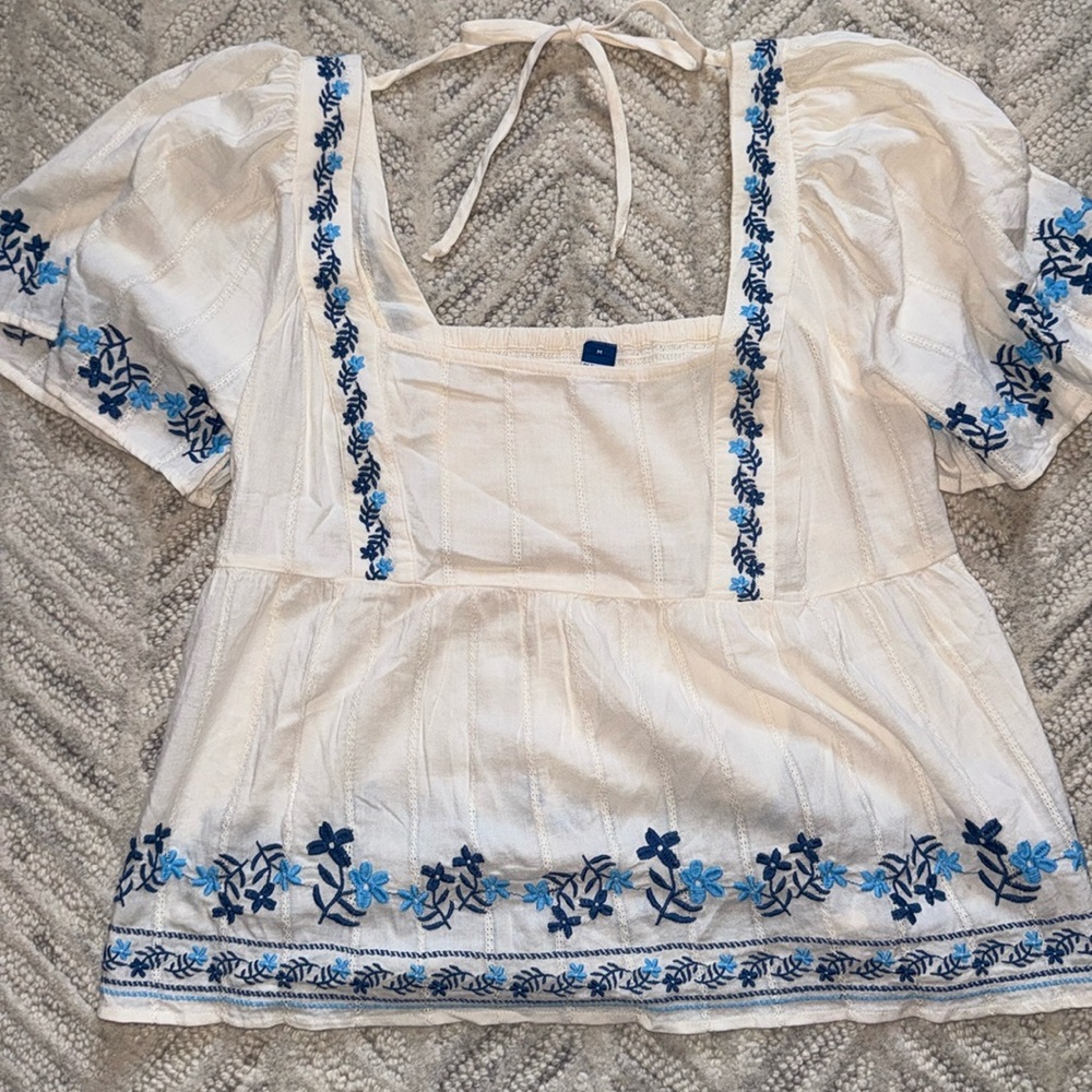 Old Navy Linen embroidered blouse